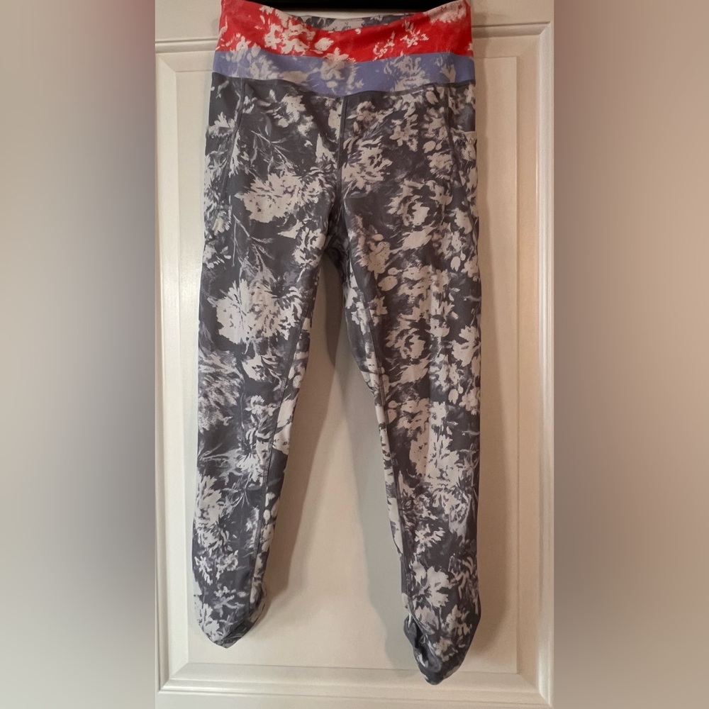 FREE PEOPLE MOVEMENT Floral Patterned Leggings Size M EUC